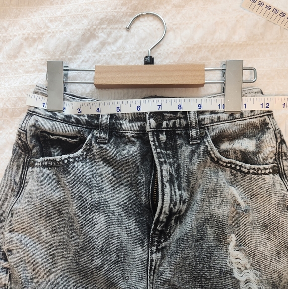 American Eagle Straight leg Distressed Grey Jeans Size 0 - Picture 12 of 12